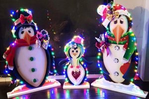 7118 - Three Christmas Penguins